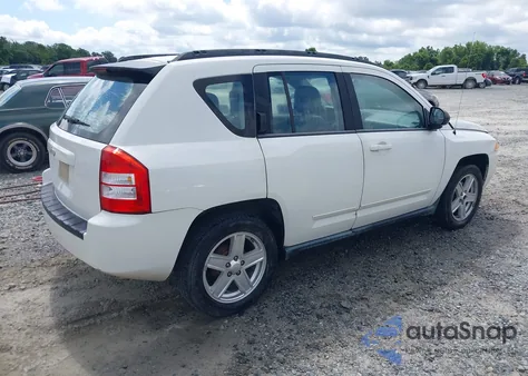 2010 Jeep Compass Sport z USA, uszkodzony, nr VIN 1J4NT4FB2AD558272